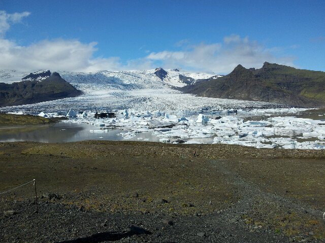 Gletschersee mit Eisbergen/-brocken 