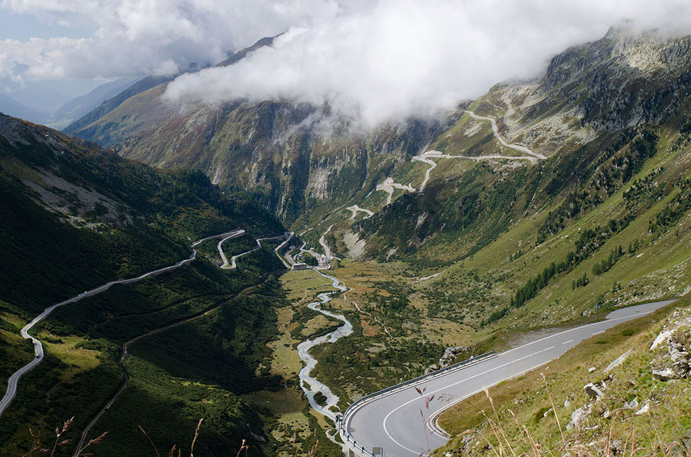 Am Furkapass mit Blick nach Gletsch